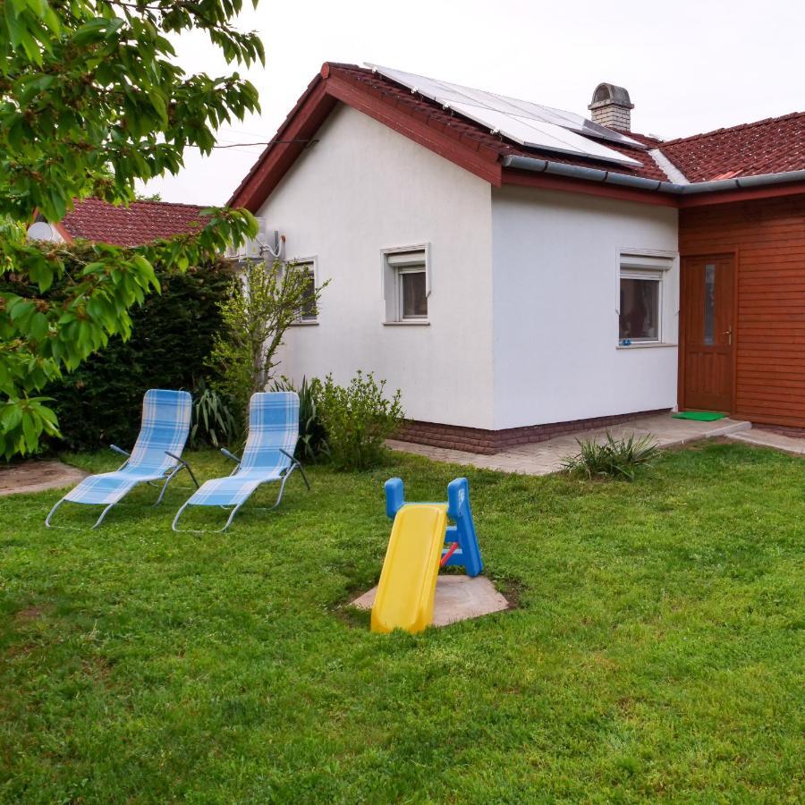 Cseresznyes Apartman Berekfurdo Exterior photo